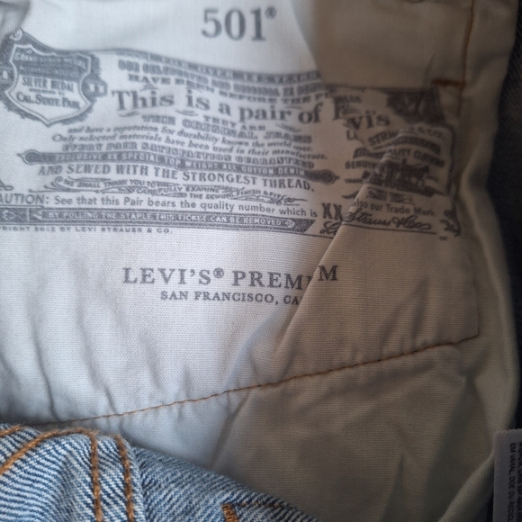 Levi's Premium 501's Womens Distressed Button Fly Denim Shorts Size 28 - Picture 3 of 7